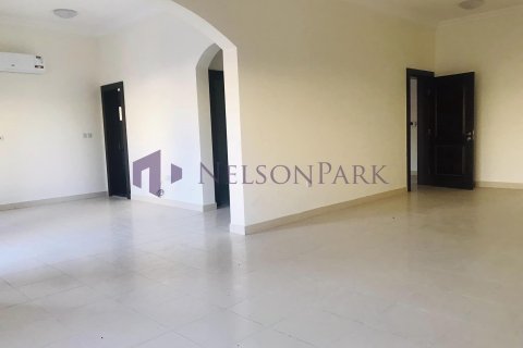 6 bedrooms Villa in Doha, Qatar No. 60965 3