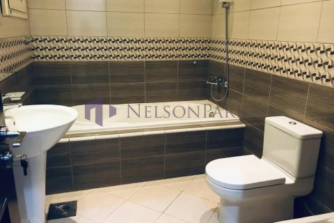 6 bedrooms Villa in Doha, Qatar No. 60965 5