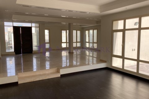 4 bedrooms Villa in Doha, Qatar No. 58468 21
