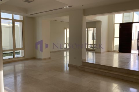 4 bedrooms Villa in Doha, Qatar No. 58468 6