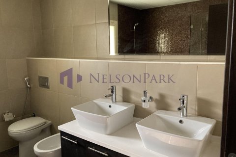 4 bedrooms Villa in Doha, Qatar No. 58468 12