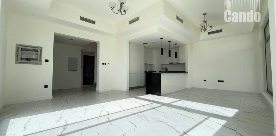 Townhouse de 4 dormitorios en District 11, UAE No. 72572