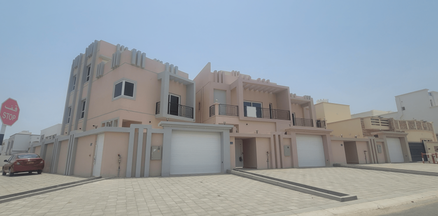 Villa de 6 dormitorios en Muscat, Oman No. 98892