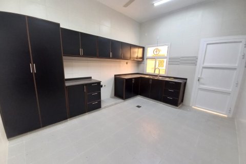 Villa de 5 dormitorios en Muscat, Oman No. 98889 2