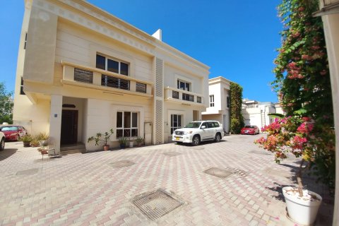 Villa de 5 dormitorios en Muscat, Oman No. 98889 1
