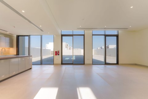 4 bedrooms Commercial property in Abu Dhabi, UAE No. 79869 7