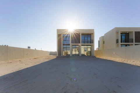 4 bedrooms Commercial property in Abu Dhabi, UAE No. 79869 12