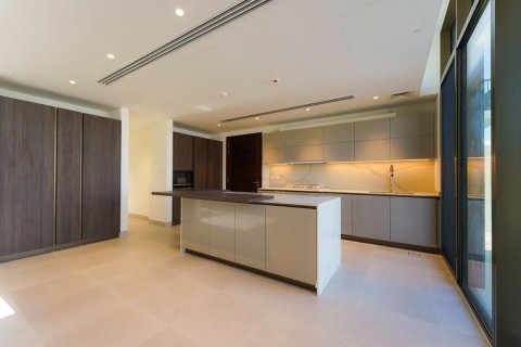 4 bedrooms Commercial property in Abu Dhabi, UAE No. 79869 6