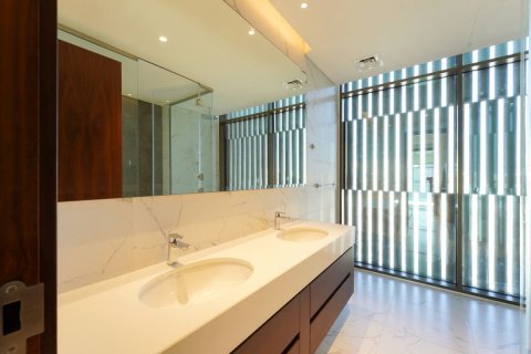 4 bedrooms Commercial property in Abu Dhabi, UAE No. 79869 19