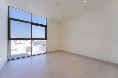 4 bedrooms Commercial property in Abu Dhabi, UAE No. 79869 13