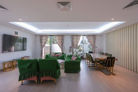 Commercial property de 4 dormitorios en  Yas Acres, UAE No. 79867 3