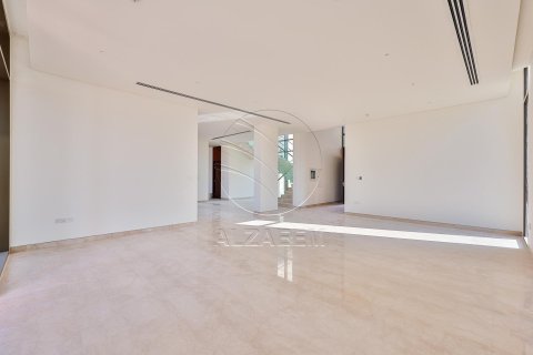 5 bedrooms Villa in Abu Dhabi, UAE No. 91487 11