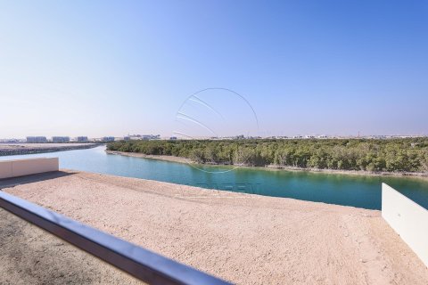 5 bedrooms Villa in Abu Dhabi, UAE No. 91487 2