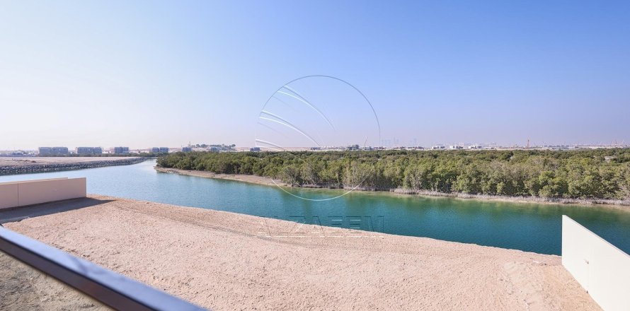 5 bedrooms Villa in Abu Dhabi, UAE No. 91487
