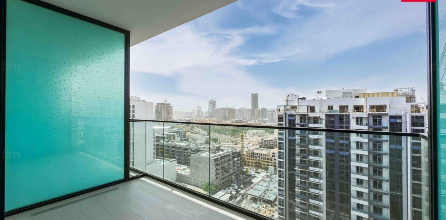 Studio Apartment in Dubai, UAE No. 105548