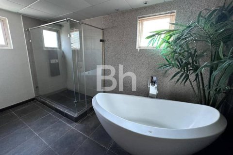 Villa de 4 dormitorios en Jumeirah Islands, UAE No. 89374 5