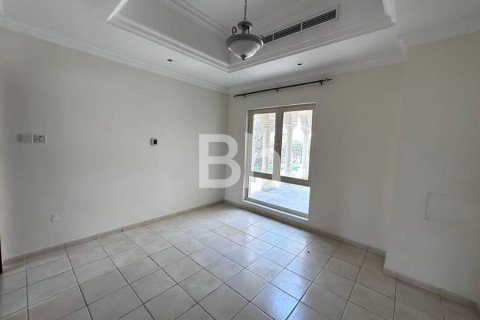 Villa de 4 dormitorios en Jumeirah Islands, UAE No. 89374 3