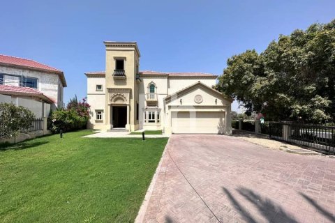 Villa de 4 dormitorios en Jumeirah Islands, UAE No. 89374 1