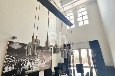 Villa de 4 dormitorios en Jumeirah Islands, UAE No. 89374 10