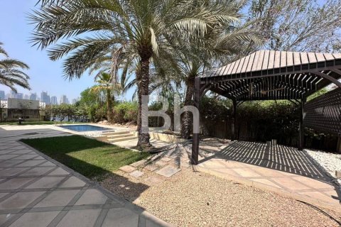 Villa de 4 dormitorios en Jumeirah Islands, UAE No. 89374 14