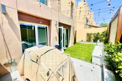 Villa de 3 dormitorios en Al Barsha, UAE No. 85943 10