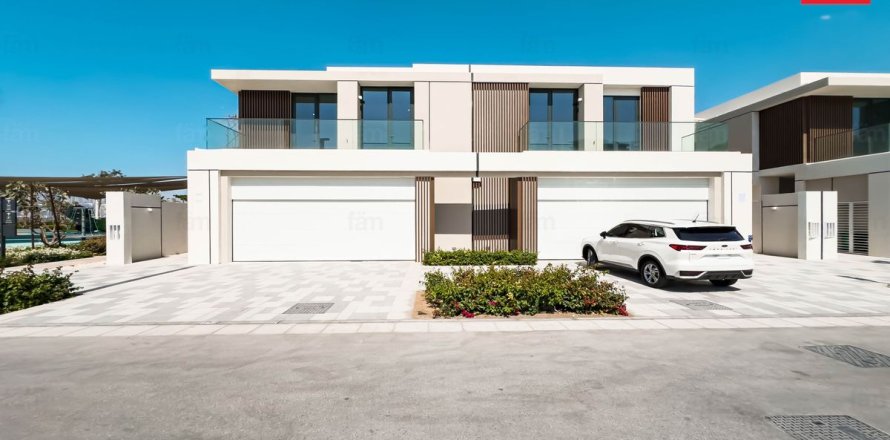 Villa de 4 chambres à Dubai, UAE No. 99755