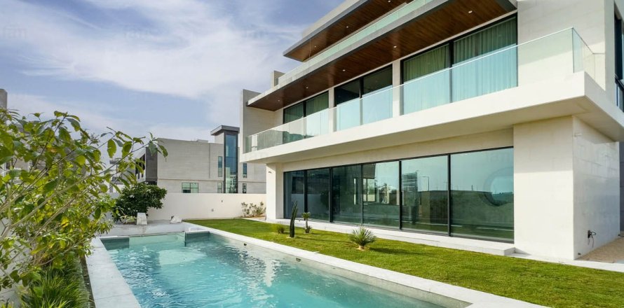 Villa de 5 chambres à Dubai, UAE No. 101275