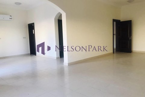 6 bedrooms Villa in Doha, Qatar No. 60994 12