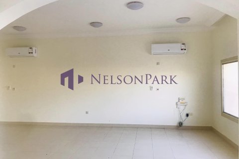 6 bedrooms Villa in Doha, Qatar No. 60994 9