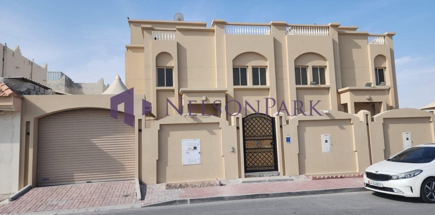 6 bedrooms Villa in Doha, Qatar No. 60994
