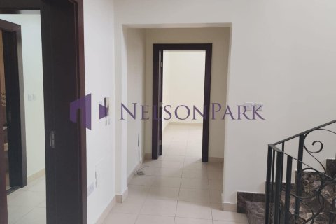 6 bedrooms Villa in Doha, Qatar No. 60994 8