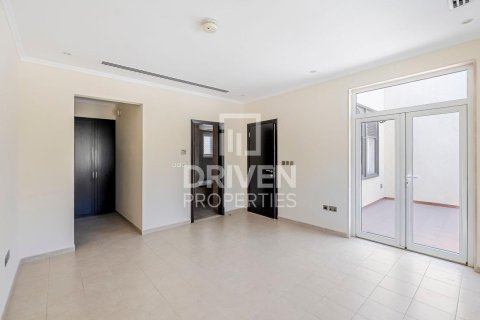 3 غرف نوم فيلا في Legacy, الإمارات العربية المتحدة رقم 85498 19