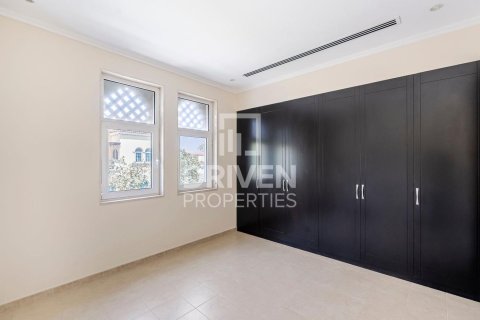 3 غرف نوم فيلا في Legacy, الإمارات العربية المتحدة رقم 85498 20