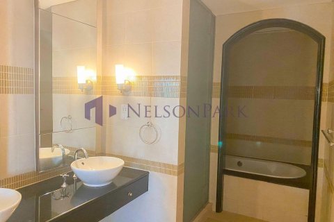 2 bedrooms Apartment in Doha, Qatar No. 57394 10