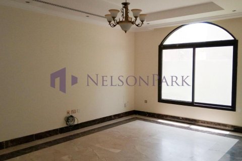 5 bedrooms Villa in Doha, Qatar No. 57909 14