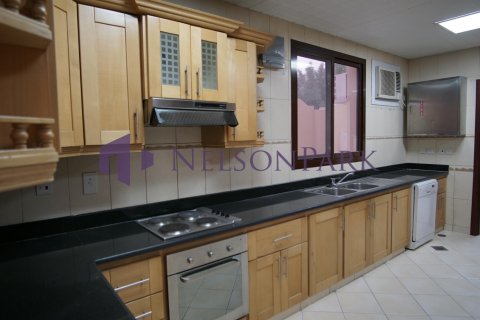 5 bedrooms Villa in Doha, Qatar No. 57909 3
