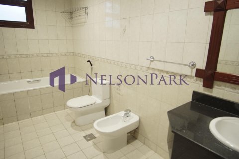 5 bedrooms Villa in Doha, Qatar No. 57909 8