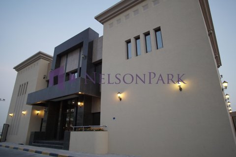 5 bedrooms Villa in Doha, Qatar No. 57909 2