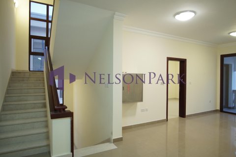 5 bedrooms Villa in Doha, Qatar No. 57909 4
