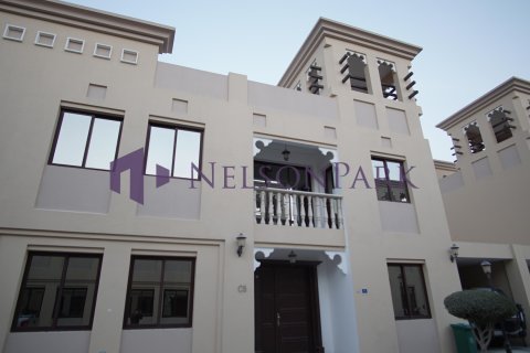 5 bedrooms Villa in Doha, Qatar No. 57909 1
