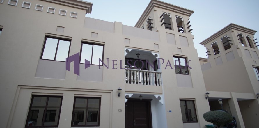 5 bedrooms Villa in Doha, Qatar No. 57909