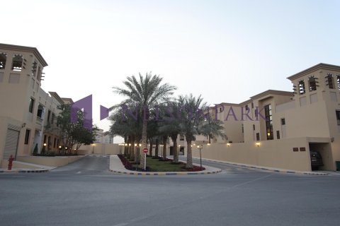 5 bedrooms Villa in Doha, Qatar No. 57909 11
