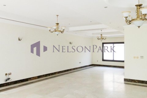 5 bedrooms Villa in Doha, Qatar No. 57909 16