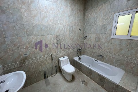 5 bedrooms Villa in Doha, Qatar No. 57972 12