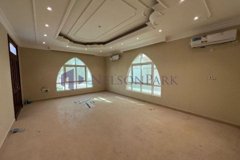 5 bedrooms Villa in Doha, Qatar No. 57972 8