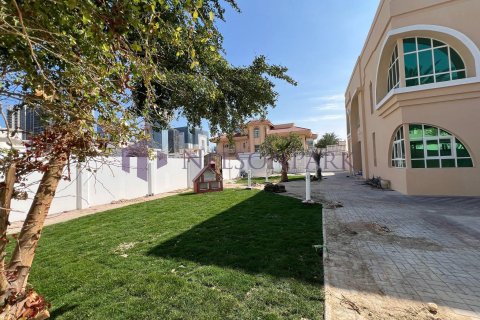 5 bedrooms Villa in Doha, Qatar No. 57972 2