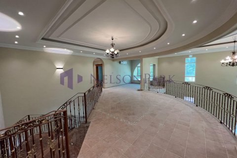 5 bedrooms Villa in Doha, Qatar No. 57972 21
