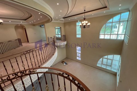 5 bedrooms Villa in Doha, Qatar No. 57972 24