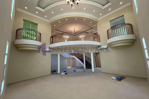 5 bedrooms Villa in Doha, Qatar No. 57972 7