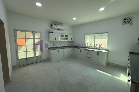 5 bedrooms Villa in Doha, Qatar No. 57972 22